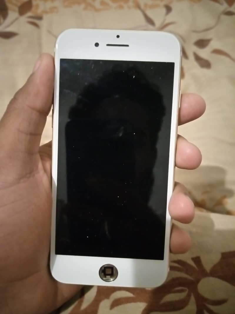 I am selling my I phone 7 03105949573 1