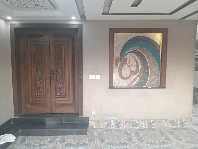 10 marla house for rent in Tulip Block Bahria Town Lahore 1