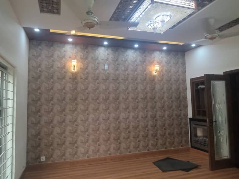 10 marla house for rent in Tulip Block Bahria Town Lahore 2