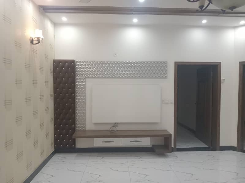 10 marla house for rent in Tulip Block Bahria Town Lahore 4