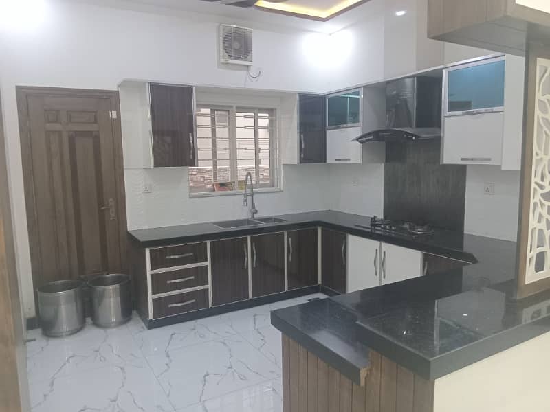 10 marla house for rent in Tulip Block Bahria Town Lahore 5