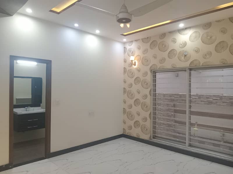 10 marla house for rent in Tulip Block Bahria Town Lahore 6