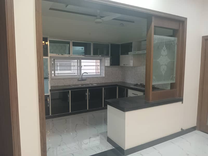 10 marla house for rent in Tulip Block Bahria Town Lahore 16