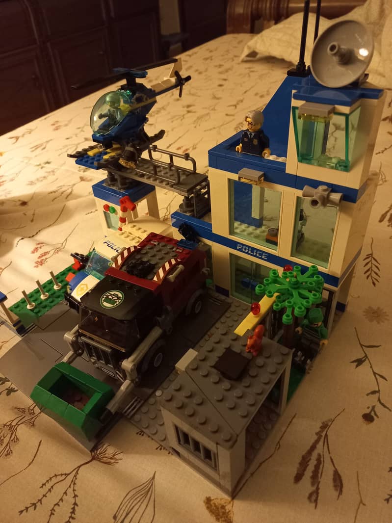 Lego Police Station Set 4