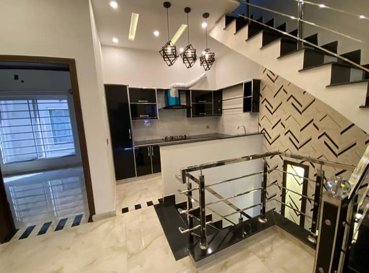 5 marla Facing Park house for rent in Ali Block, Bahria Town Lahore 5