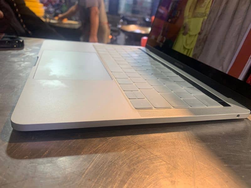 apple Macbook pro 2019 fixed price 1