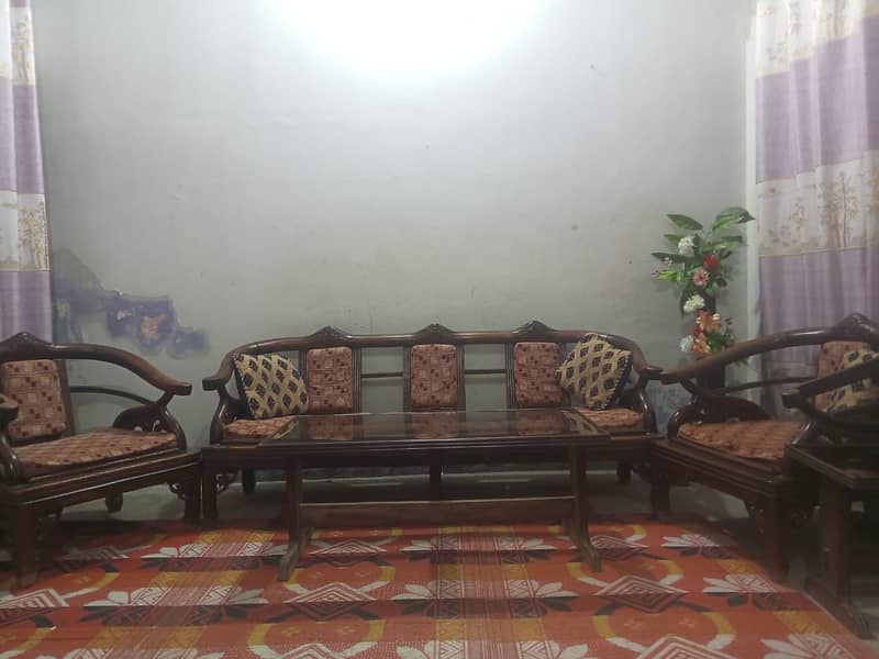 5 seater old-fashioned sofa and table set for sale 4