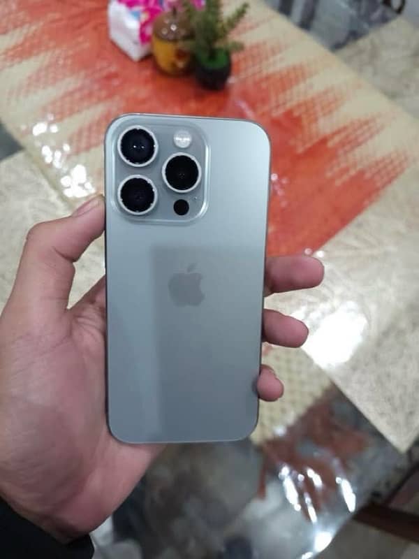 Apple IPhone 15 pro Natural Titanium 1