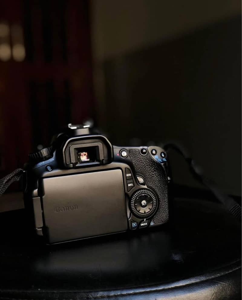 Canon 60D | 18-55mm Kit Lens | Body, Charger, Battery, Bag 1