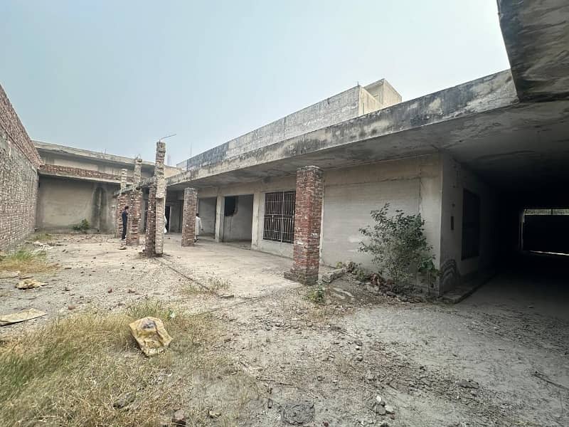 Rahwali near DC Colony gate building for rent 4