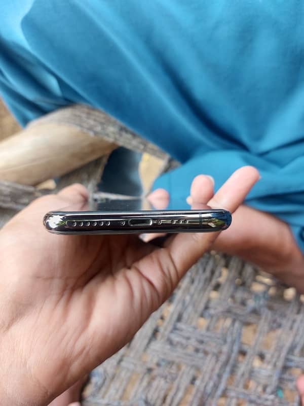 IPhone Xs Pta Approved 64gb 7