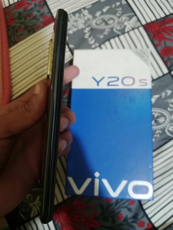 Vivo y20s 4+1/128 1