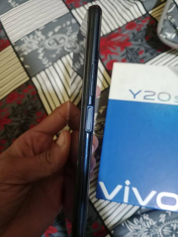 Vivo y20s 4+1/128 6