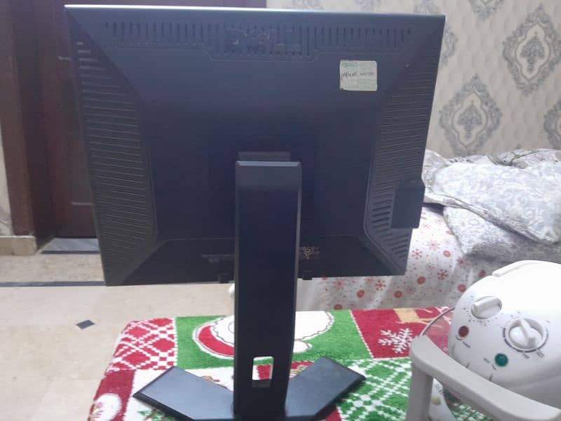 Dell 17-inch monitor 4