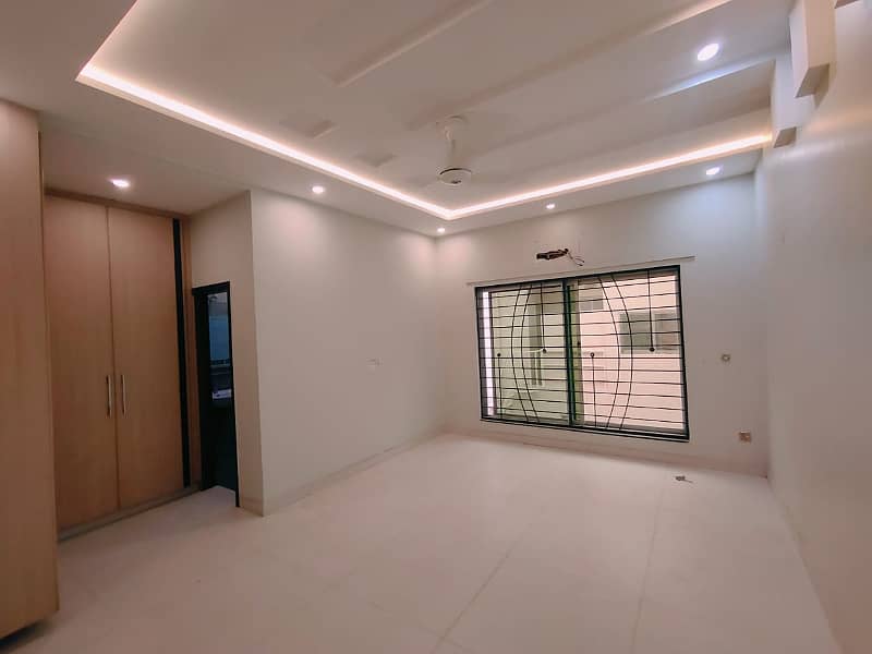 1 Kanal Upper Portion For Rent In DHA Lahore Phase 1 Sprat Gate Slightly Used 10