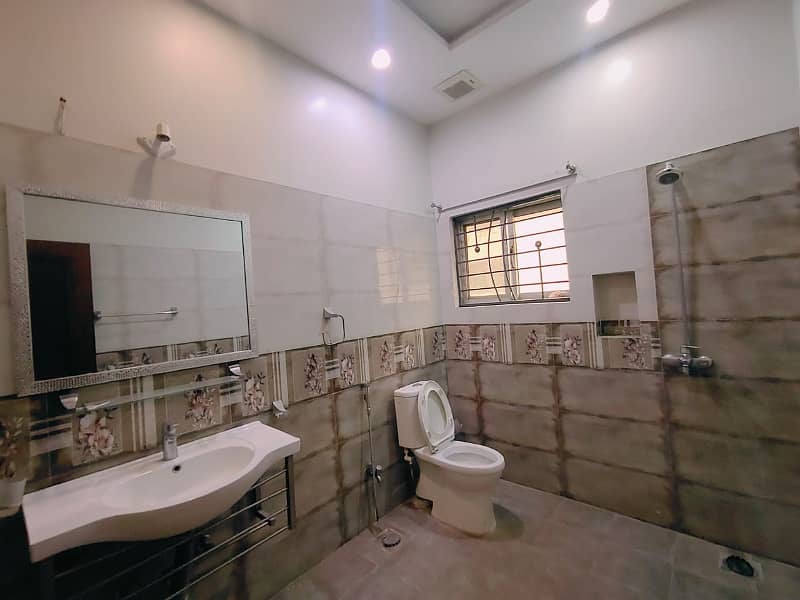 1 Kanal Upper Portion For Rent In DHA Lahore Phase 1 Sprat Gate Slightly Used 15