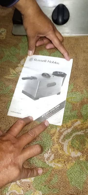 Russell Hobbs deep fryer 9