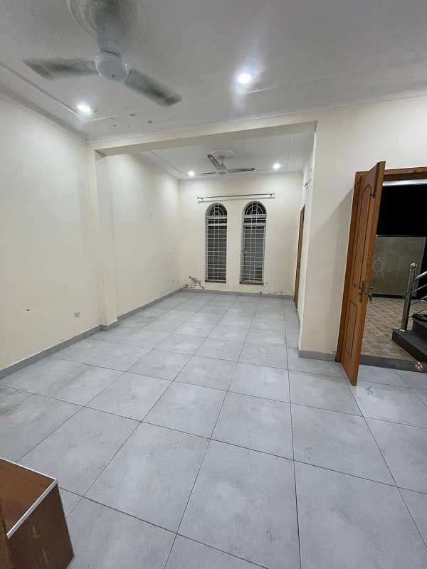 5 MARLA PRIME LOCATION GROUND FLOOR AVAILABLE FOR RENT 9