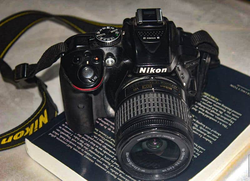 Nikon D5300 DSLR camera for sale with 18-55 mm lens 2