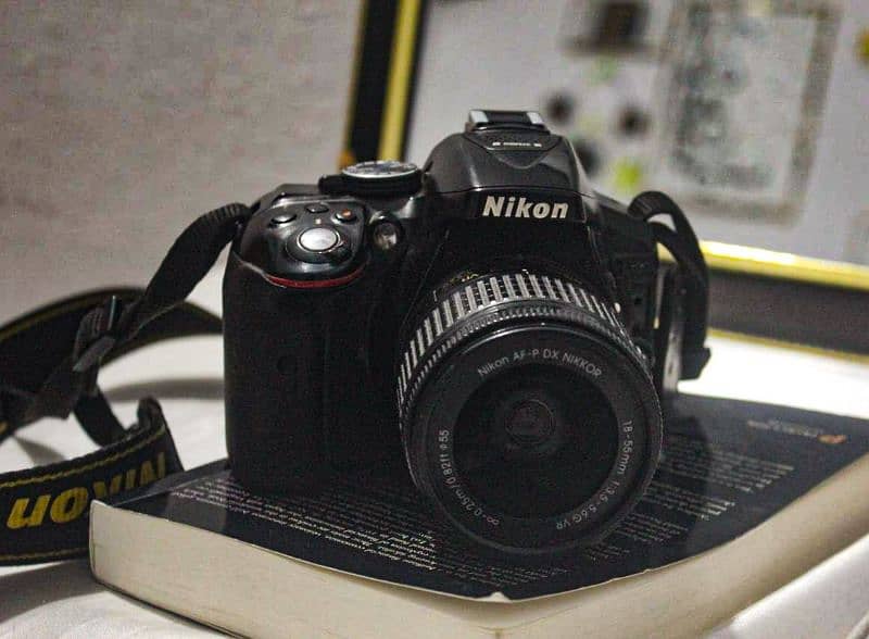 Nikon D5300 DSLR camera for sale with 18-55 mm lens 3