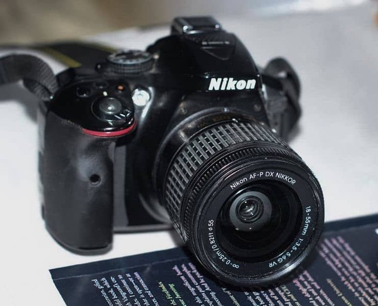 Nikon D5300 DSLR camera for sale with 18-55 mm lens 8