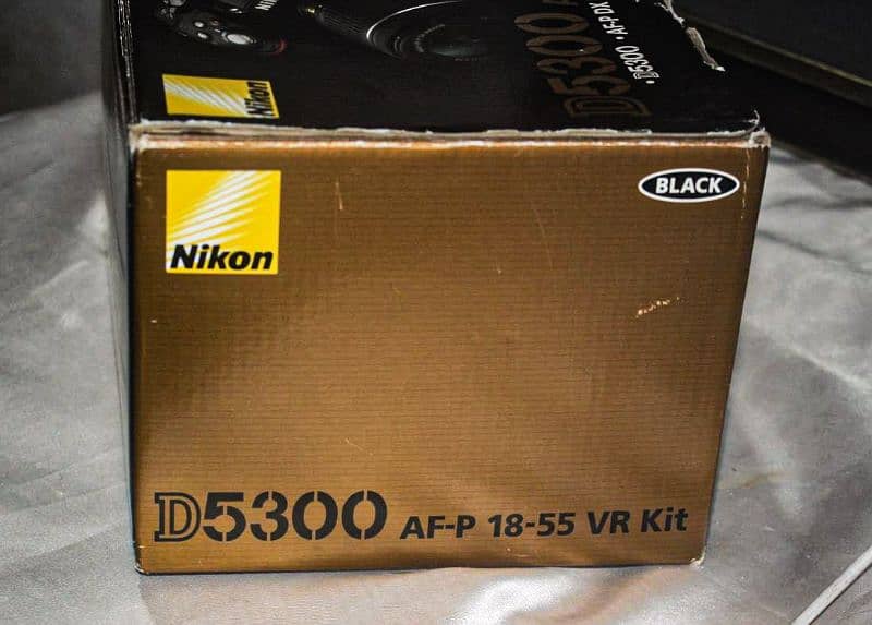 Nikon D5300 DSLR camera for sale with 18-55 mm lens 9