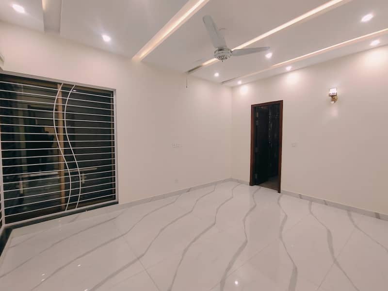 1 Kanal Upper Portion for Rent in DHA Lahore Phase 4 Near DID Commercial 15