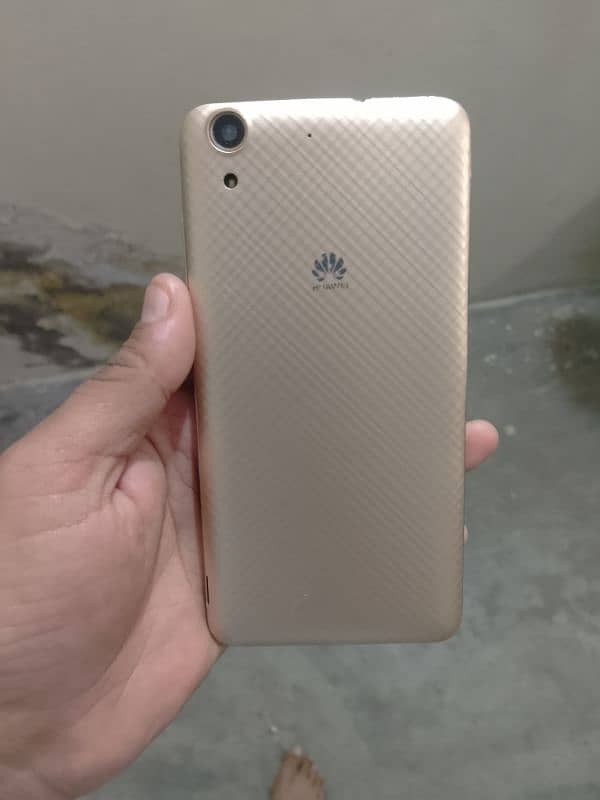 Huawei Y6II. . 2