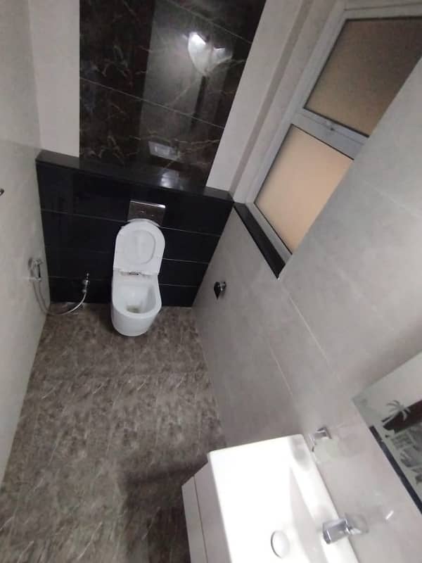 1 Kanal Luxury Non Furnished Upper Portion For Rent In Bahria Town Lahore 28