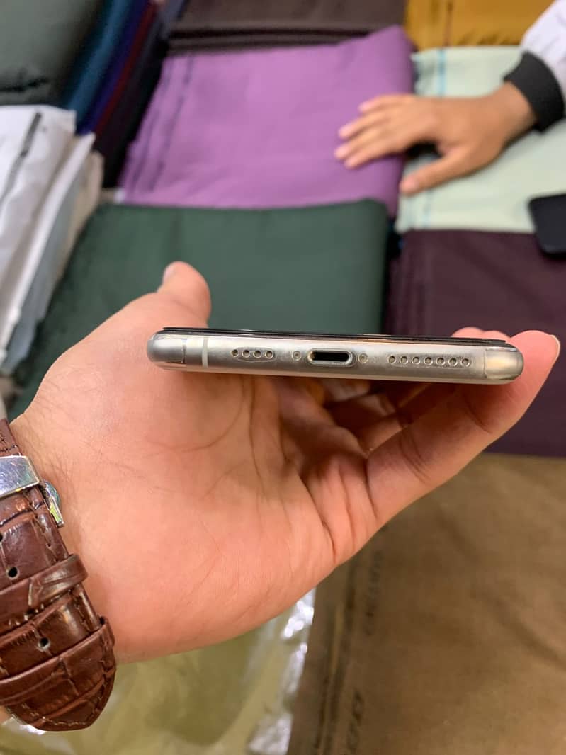 Apple iPhone 11 Pro Max 1