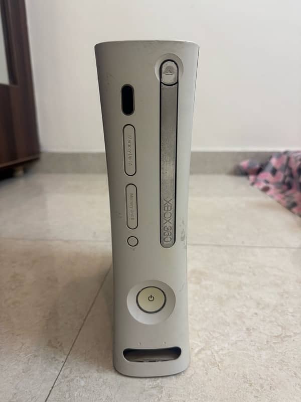 Xbox 360 with box and 2 wireless controllers 2