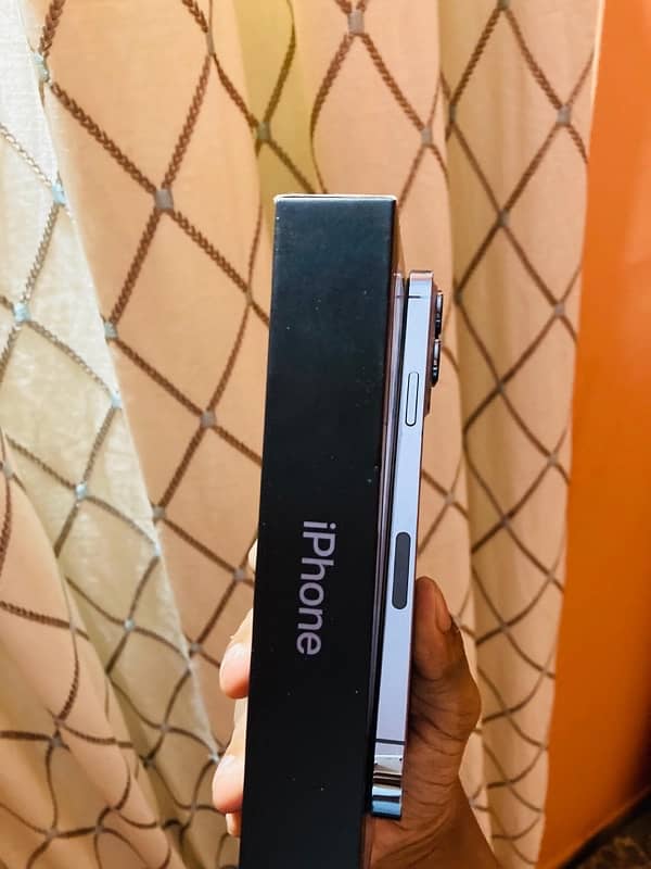 Iphone 13 pro max with box 0