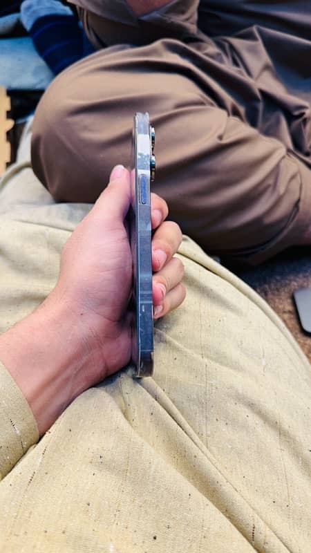 Iphone 14 Pro Max Non Pta 128Gb Deep Purple colour Minor Back Crack 2