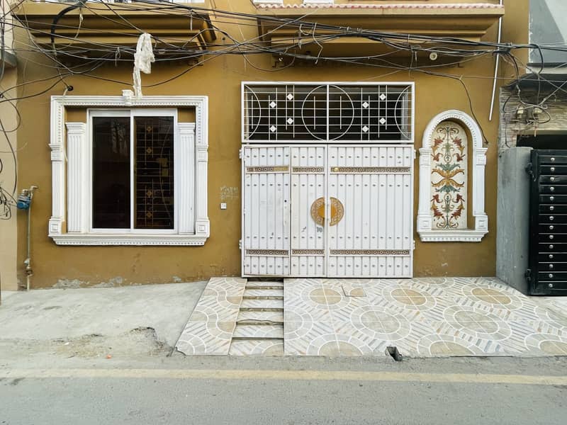 FIVE MARLA DOUBLE STOREY HOUSE IN IQBAL TOWN VERY PRIME LOCATION 0