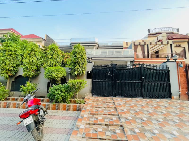 ONE KANAL DOUBLE STOREY HOUSE IN PRIME LOCATION NEXT TO CORNER HOUSE 1