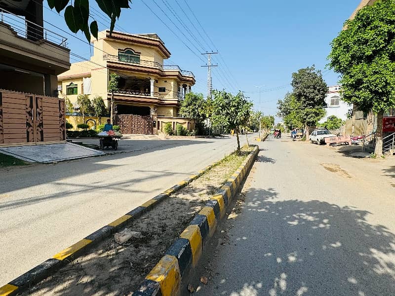 A Main Double Road House Of 2161 Square Feet In Marghzar Officers Colony 11