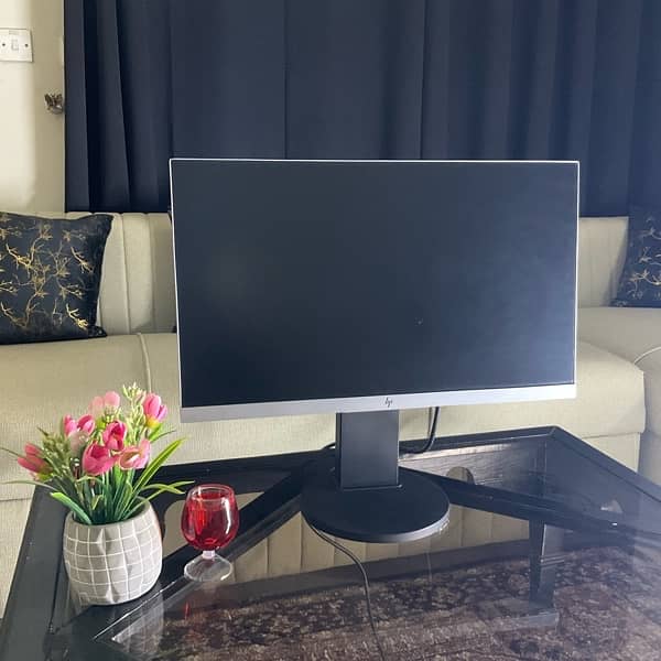 HP Borderless Monitor 24” 1