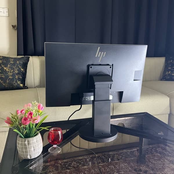 HP Borderless Monitor 24” 2