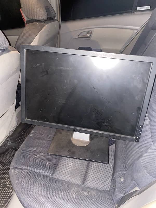 Dell 19 inch LED Urgent Sale 0