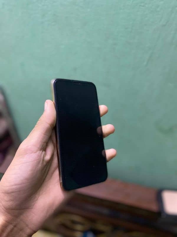 iphone 11 pro 10/10 with box pta approved hk model 4