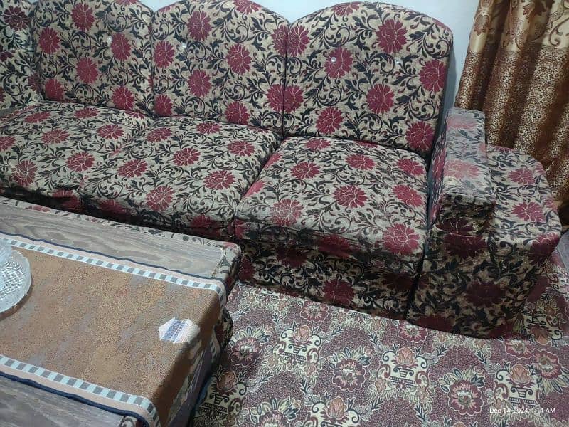 6 seater sofa set with Table. 2 side table and 1 corner table. 0