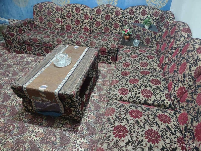 6 seater sofa set with Table. 2 side table and 1 corner table. 3