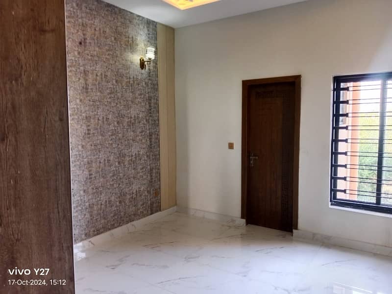 05 MARLA FLATE FOR BACHULARS JOB HOLDERS FOR RENT IN JOHAR TOWN LAHORE 0