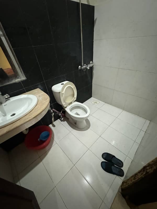 05 MARLA LOWER PORTION FOR RENT IN JOHAR TOWN LAHORE 3