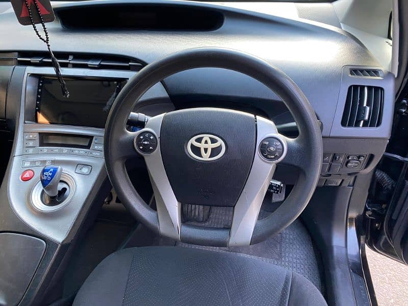 Toyota Prius 2012 13