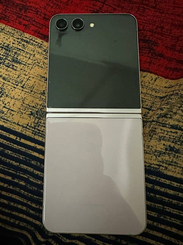 Samsung Z Flip 5 3