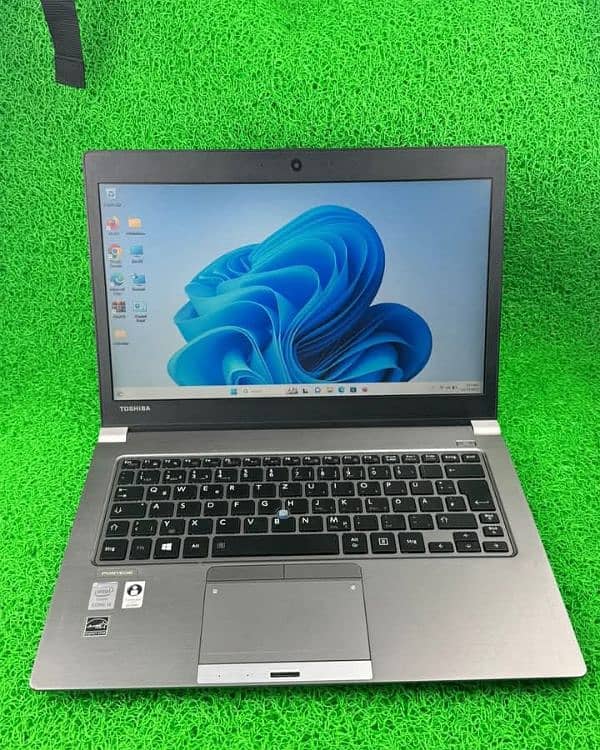 toshiba z30 i5 4th 4/128GB ssd 0