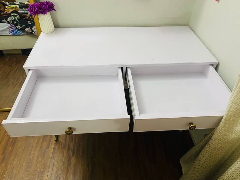 white woden  study/office table 1