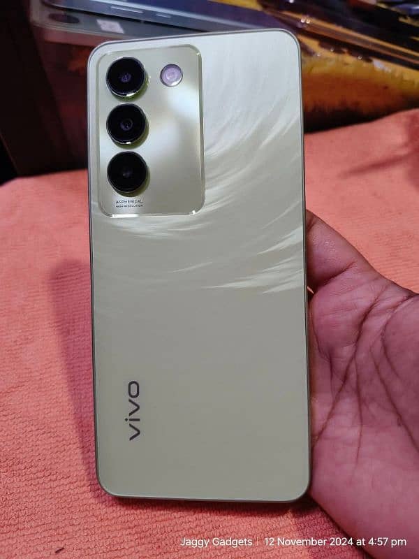 Vivo y100 1