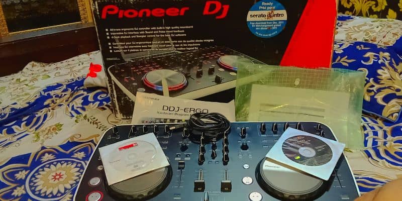 PIONEER DDJ-ERGO-V DJ Controller 0